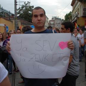 Sloganlarda yaratıcılık sınır tanımıyordu