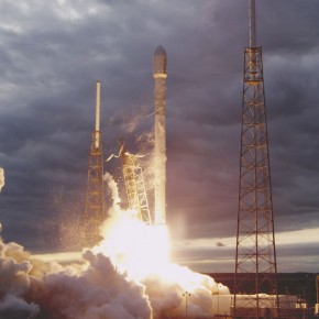 SpaceX'in roketi Falcon 9 Yeryüzüne Başarılı İniş Yaptı